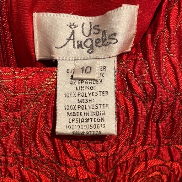 Girls fancy red dress. Gold rose  patterned. - Picture 3 of 6